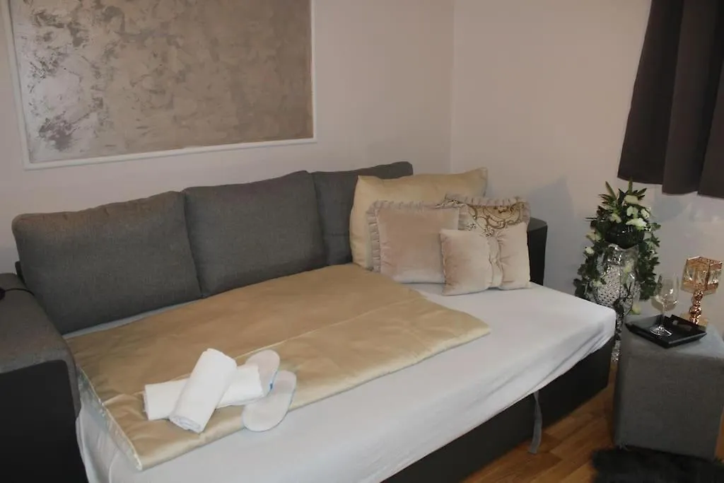 12-Fratelli Apartments Schloss Schonbrunn 10 To City Vienna 0*,  Austria